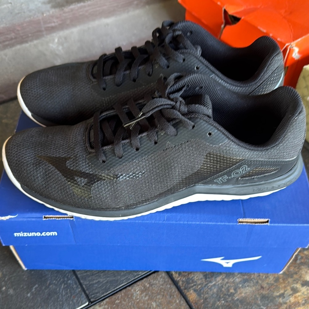 Mizuno Black Athletic Shoes 9.5